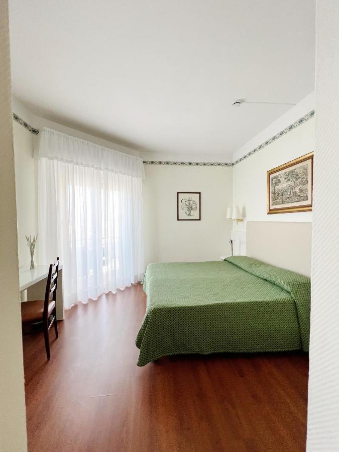 Hotel Piccadilly Lido di Camaiore Exterior photo