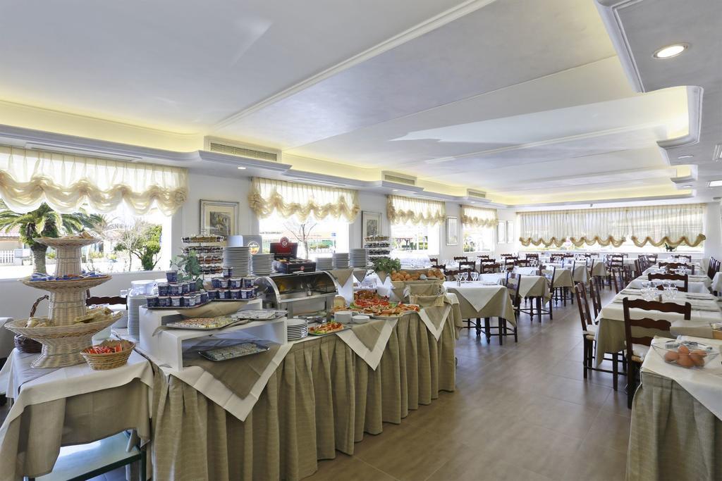 Hotel Piccadilly Lido di Camaiore Exterior photo
